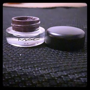 Mac Pro long wear fluid liner